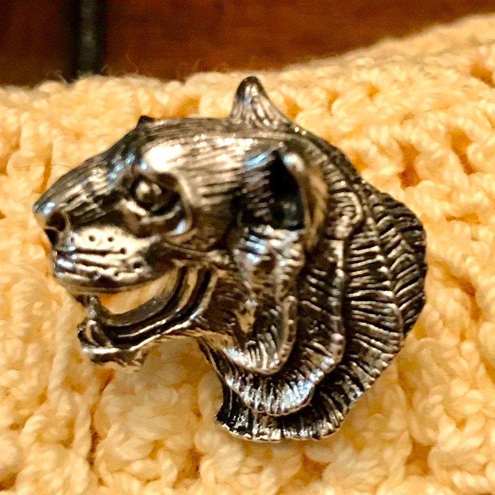 Men’s Tiger Head Tie Lapel Clip